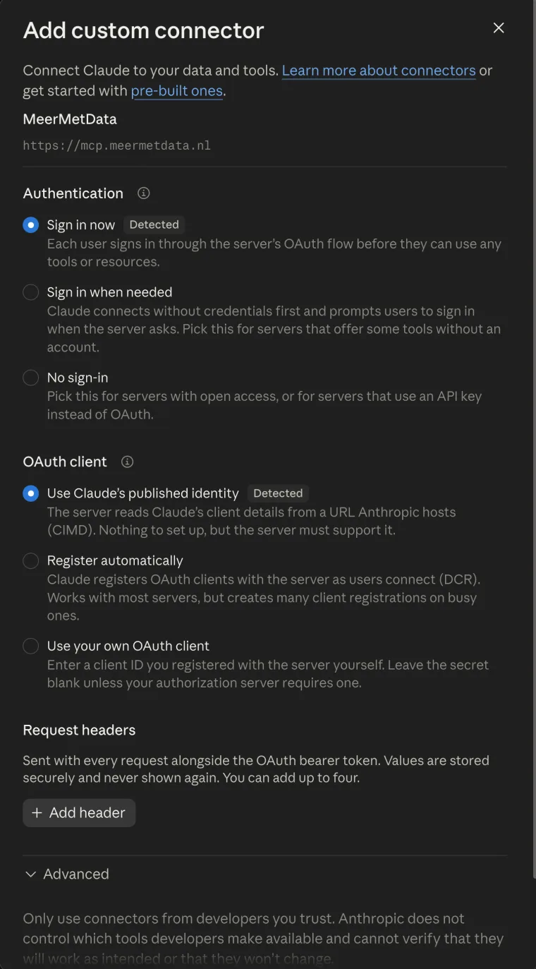 Het tweede scherm van Add custom connector. Bij Authentication staat Sign in now aangevinkt en bij OAuth client staat Use Claude's published identity aangevinkt, beide met het woord Detected erachter.